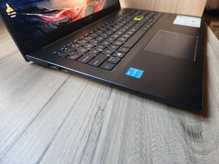 Asus VivoBook 15 X513EA Intel Core I3 11th Gen + Free Laptop Bag