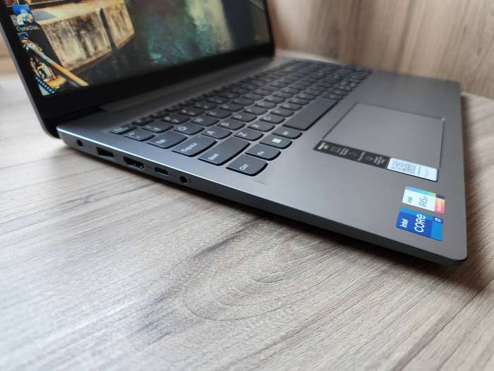Lenovo IdeaPad 3 Intel Core i7 11th Gen + Free Laptop Bag