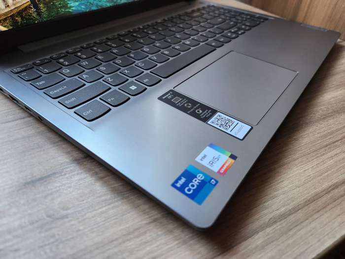 Lenovo IdeaPad 3 Intel Core i7 11th Gen + Free Laptop Bag