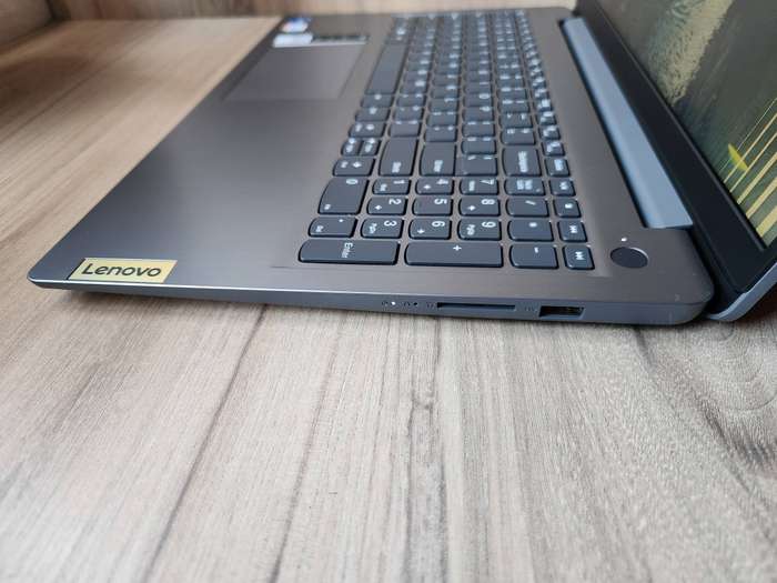 Lenovo IdeaPad 3 Intel Core i7 11th Gen + Free Laptop Bag