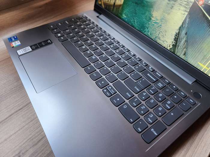 Lenovo IdeaPad 3 Intel Core i7 11th Gen + Free Laptop Bag