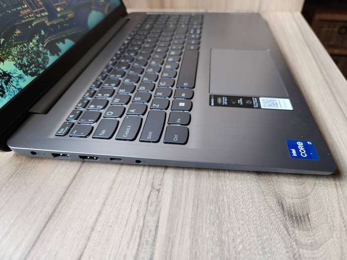 Lenovo IdeaPad Slim 3i Intel Core I7-12th Gen + Free Laptop Bag