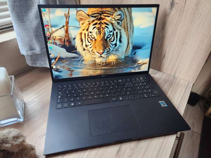 LG Gram 16 Evo 11th Gen Intel® Core i7 + Free Laptop BackPack