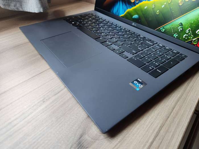 LG Gram Evo 12th Gen Intel® Core i7 + Free Laptop BackPack
