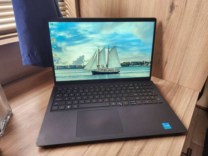 Dell Inspiron 15 3511 Intel Core I3 11th Gen + Free Laptop Bag
