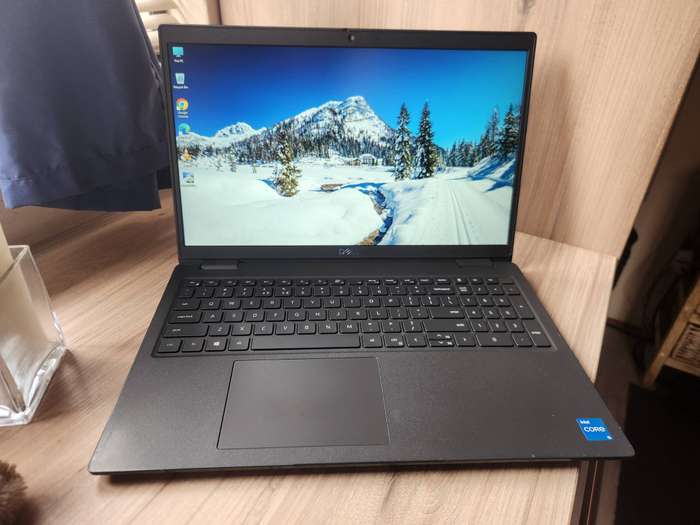 Dell Latitude 3520 Intel Core i5 11th Gen + Free Laptop Bag