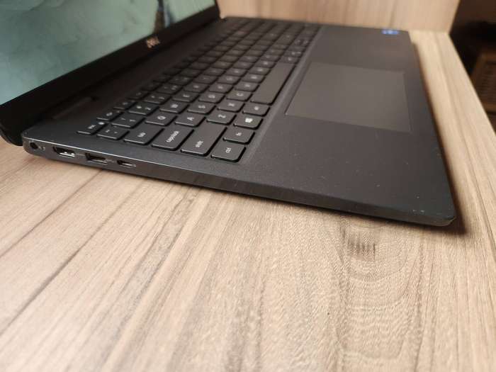 Dell Latitude 3520 Intel Core i5 11th Gen + Free Laptop Bag