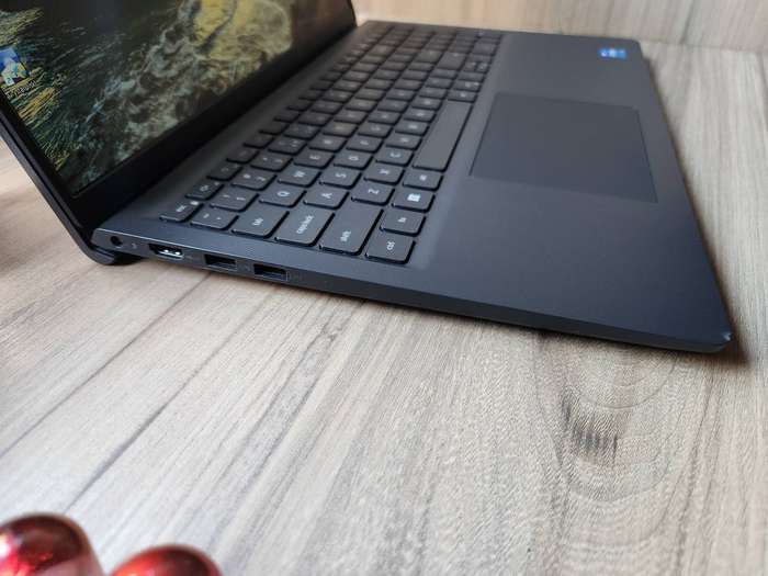 Dell Vostro 15 3510 Intel Core I5 + Free Laptop Bag