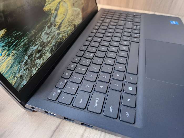Dell Vostro 15 3510 Intel Core I5 + Free Laptop Bag