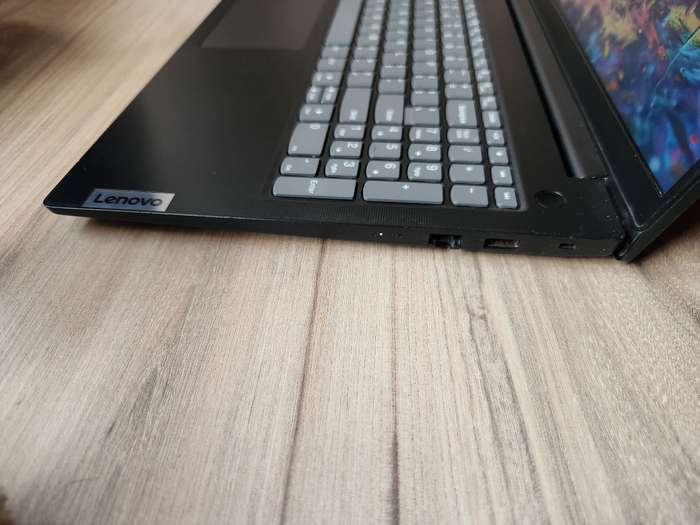 Lenovo V15 G2 Intel Core I3 11th Gen + Free Laptop Bag