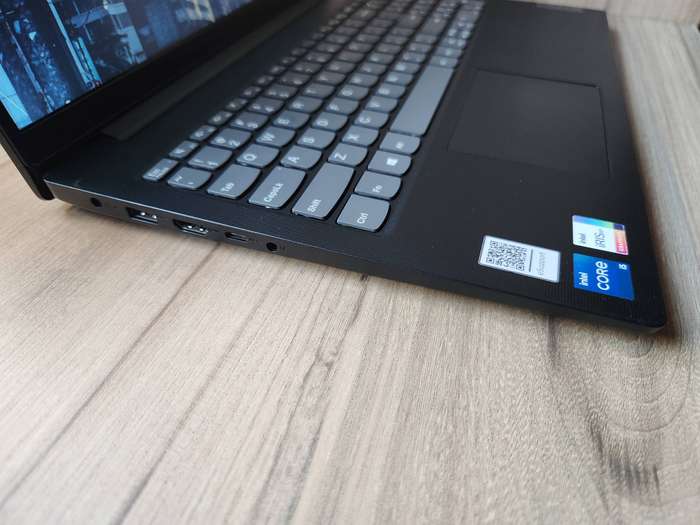 Lenovo V15 G2 Intel Core I5 11th Gen + Free Laptop Bag