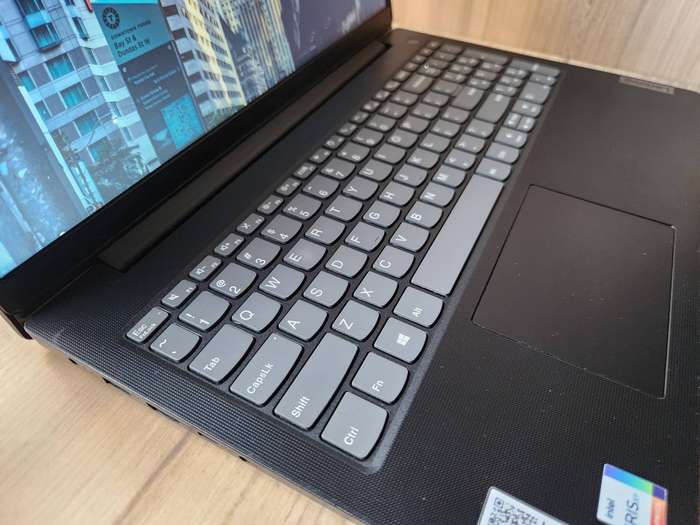 Lenovo V15 G2 Intel Core I5 11th Gen + Free Laptop Bag