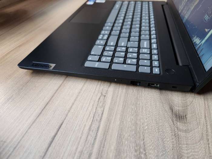 Lenovo V15 G2 Intel Core I5 11th Gen + Free Laptop Bag