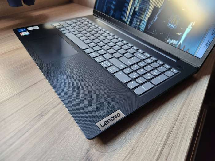 Lenovo V15 G2 Intel Core I5 11th Gen + Free Laptop Bag