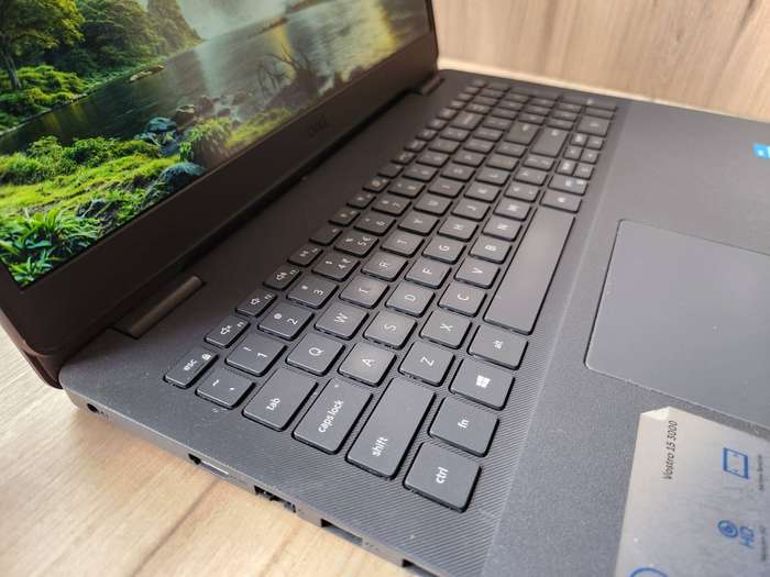 Dell Vostro 3500 11th Gen Intel Core i3 + Free Laptop Bag