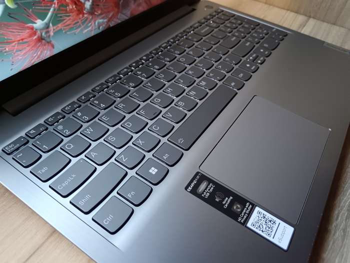 Lenovo IdeaPad Slim 3i Intel Core i5-12th Gen + Free Laptop Bag