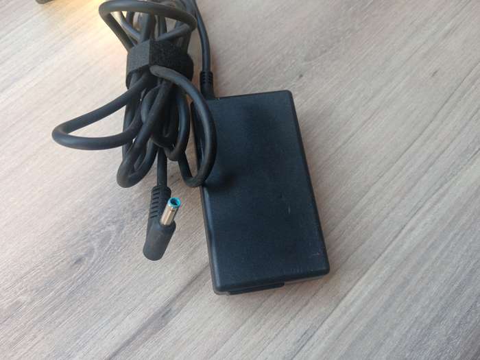 HP OEM Blue Pin 65wat Laptop Charger
