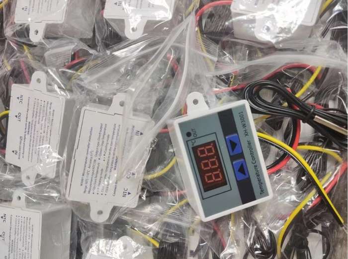 Digital Temperature Controller with LCD Display XH-W3001