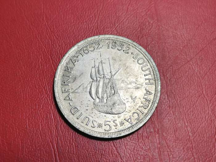 4 X SA UNION 50% SILVER CROWNS / 5 SHILLINGS. BID PER CROWN TO TAKE ALL.
