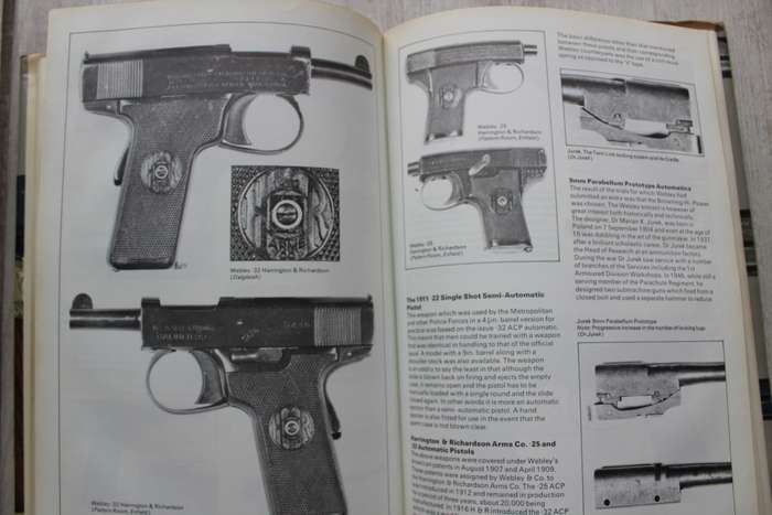 FAMOUS PISTOLS AND HAND GUNS - Cormack