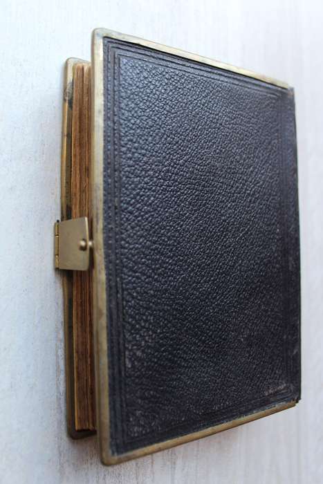 BIJBEL met brass meganisme Bybel