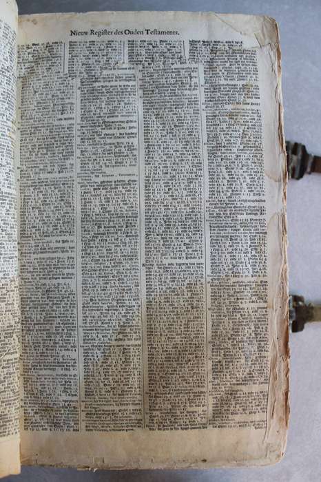 Groot 1718 Staten Generaal BIJBEL met koper gespes
