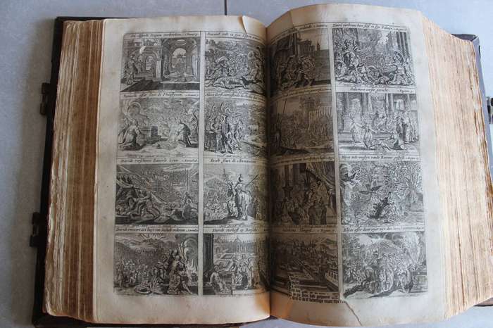 Groot 1718 Staten Generaal BIJBEL met koper gespes
