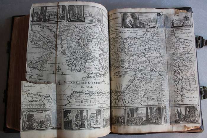 Groot 1718 Staten Generaal BIJBEL met koper gespes