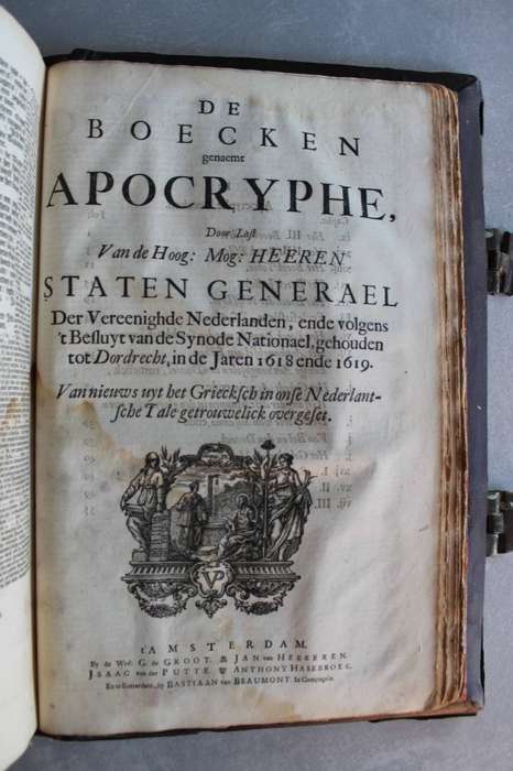 Groot 1718 Staten Generaal BIJBEL met koper gespes