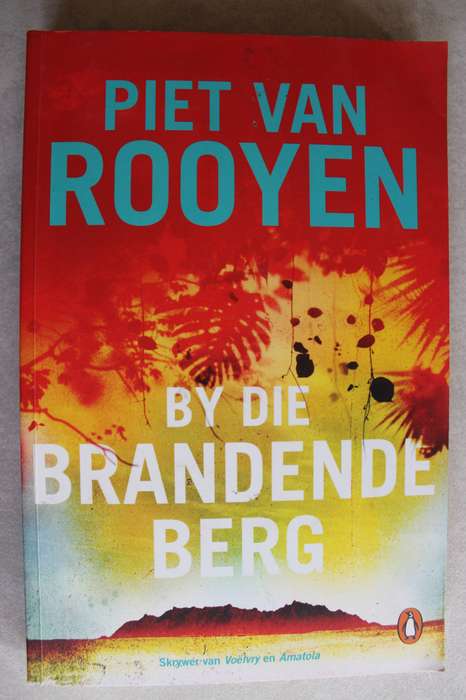 By die brandende berg - Piet van Rooyen