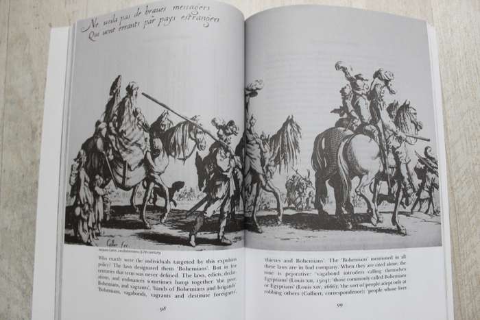 Gypsies: An Illustrated History - Jean-Pierre Leigeois