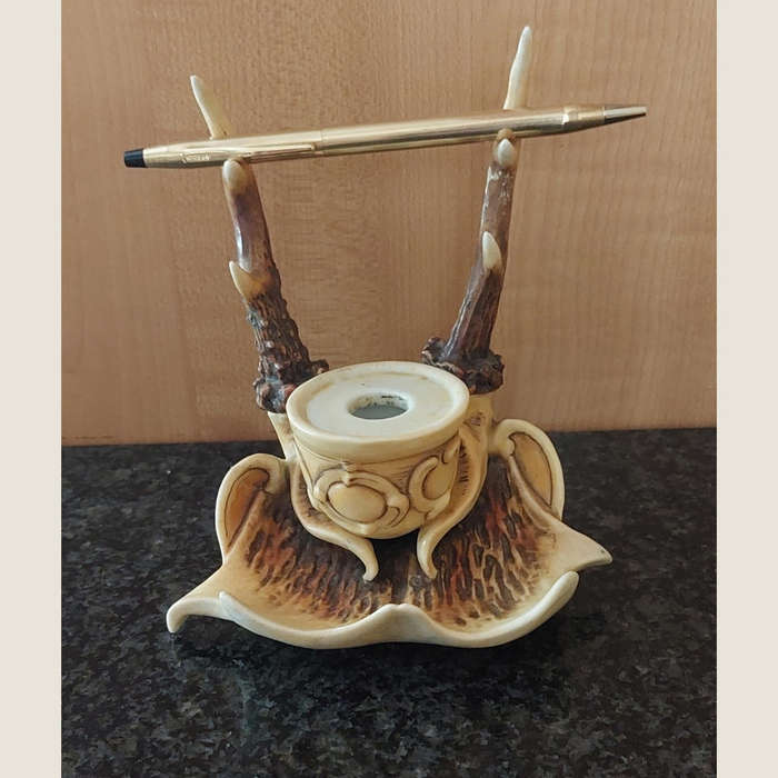Ernst Bohne Sohne Ivory Porcelain Pen and Ink Holder