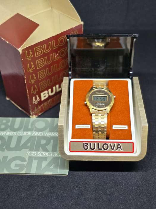 Vintage Bulova Solid State LCD Quartz (fully working)