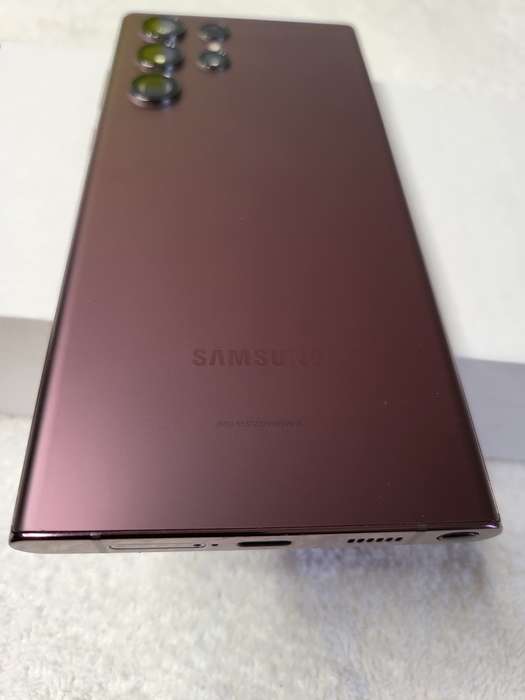 Samsung Galaxy S22 Ultra 5G 128GB All Networks Burgundy With Extras