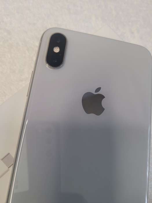 iPhone - XS Max - Silver - 256GB - With Extras - Very Good Condition
