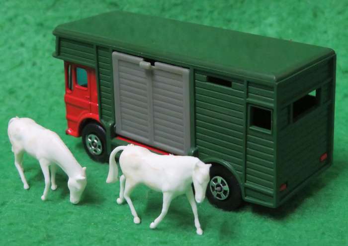 Matchbox Lesney**No. 17**Horse Box Truck**Made in England**Side door opens**With original Horses**