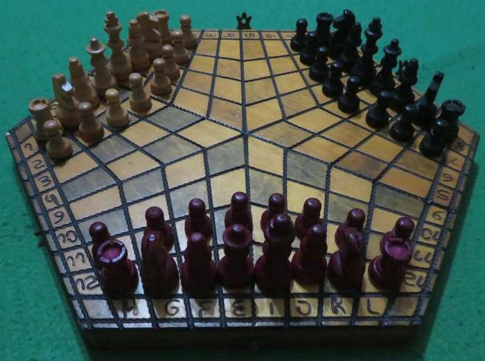 3 Player Chess Set**Hexagonal Board**Wooden Board & Pieces**Made in Poland**Beautiful set**Complete