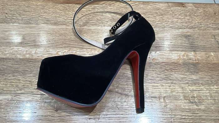 Ladies Heel Size 3