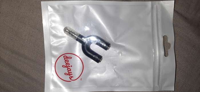 3.5 mm splitter male to 2 female mic and earphone U shape.2 available