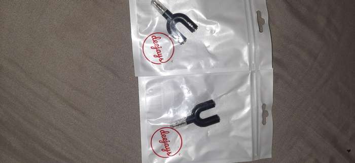 3.5 mm splitter male to 2 female mic and earphone U shape.2 available