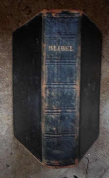 Bijbel. 1904. Gebind in egte leer.