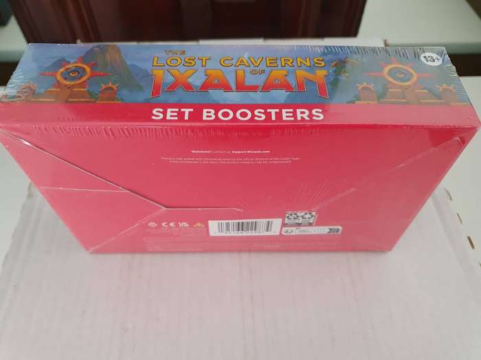 Magic: The Gathering The Lost Caverns of Ixalan Set Booster Box - 30 Booster Packs + 1 Box Topper