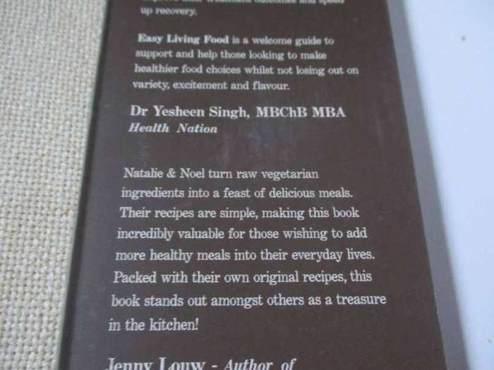 EASY LIVING FOOD - OVER 200 RAW RECIPES DESIGNED FOR GREAT TASTE - NATALIE REID & NOEL MARTEN