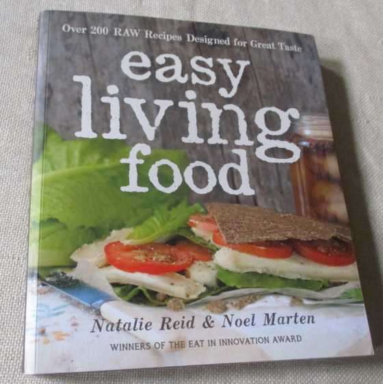 EASY LIVING FOOD - OVER 200 RAW RECIPES DESIGNED FOR GREAT TASTE - NATALIE REID & NOEL MARTEN
