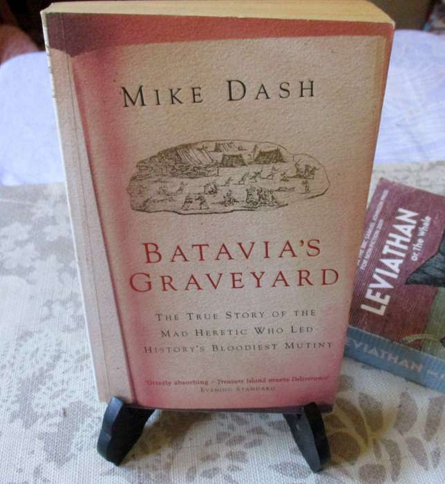BATAVIA'S GRAVEYARD - THE TRUE STORY OF THE MAD HERETIC HOW LED HISTORY'S BLOODIEST .. - MIKE DASH