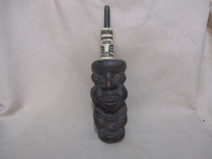 ANTIQUE AFRICAN SMOKING CLAY PIPE