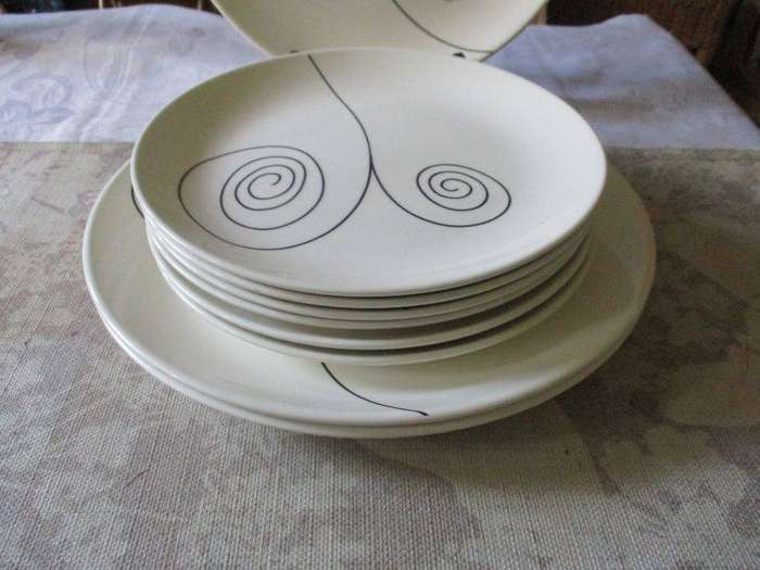 DESIGNER JEFF BANKS CHURCHILL ECLIPSE  3 XDINNER PLATES  - 6 X SIDE PLATES.