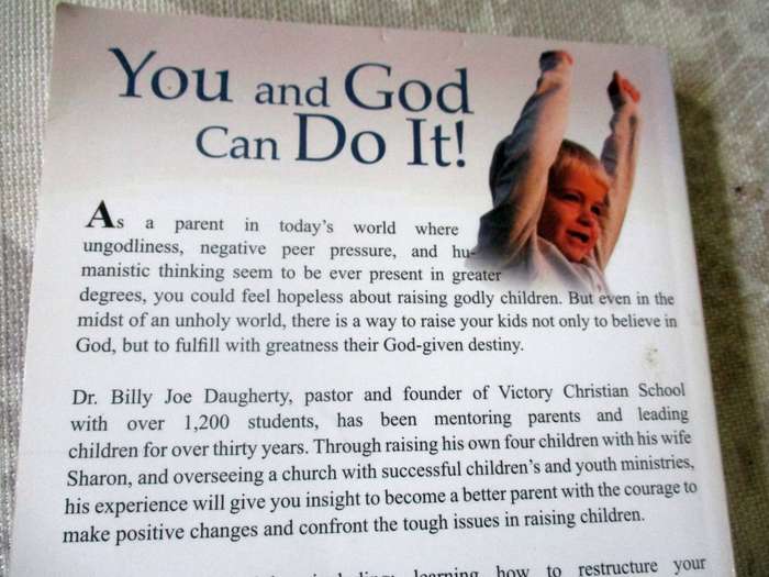 RAISING CHAMPION CHILDREN FOR GOD - HOW TO BUILD FAITH AND CHARACTER INTO YOUR CHILDREN - BILLY J...