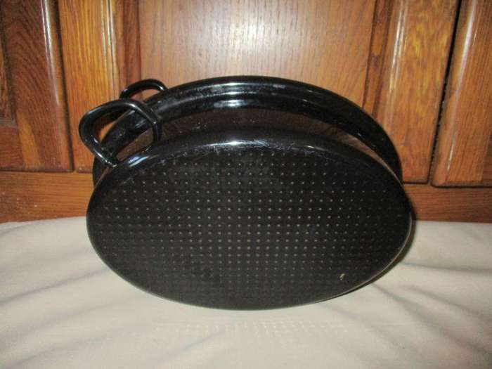 HEAVY SOLID CAST IRON AND ENAMEL  ROASTING LIDDED DISH