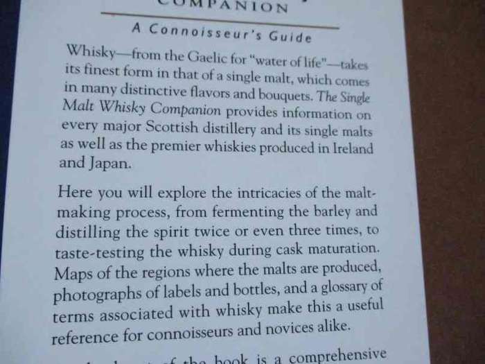 THE SINGLE MALT WHISKY COMPANION - A CONNOISEUR'S GUIDE - HELEN ARTHUR